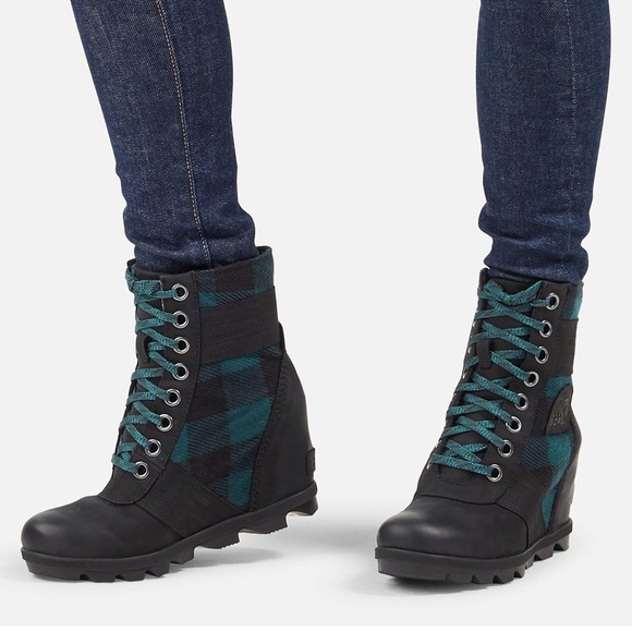 NWT SOREL Lexie Wedge Boot Sz 6 Blue Black Plaid - Picture 1 of 10